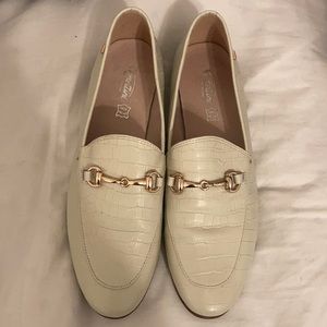 Venettini crocodile cream loafers, size 40